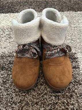 WHITE MOUNTAIN (8.5) Cognac Tan Idol Bootie Faux Fur Boot Brown Plaid Fall Cold